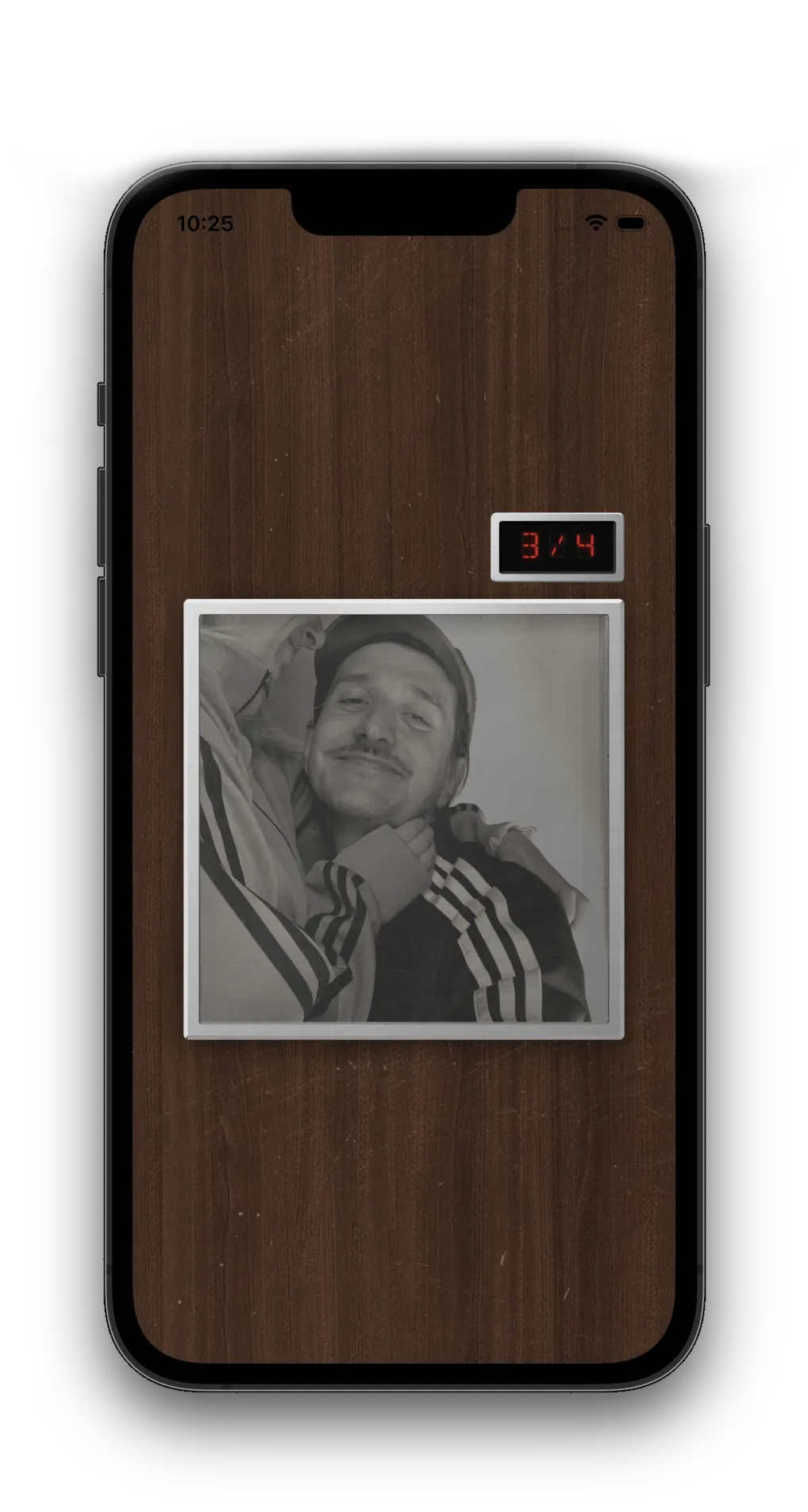 Photoautomat app capturing a photo in the retro booth camera view